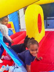 kids-in-bouncy-house